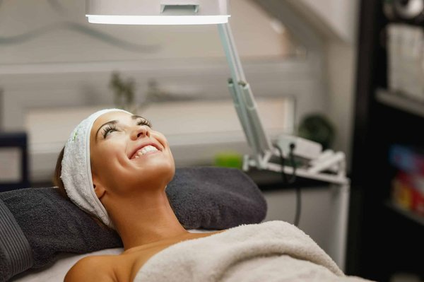 Quels sont les avantages des masques à base de charbon actif pour la peau et comment les préparer?